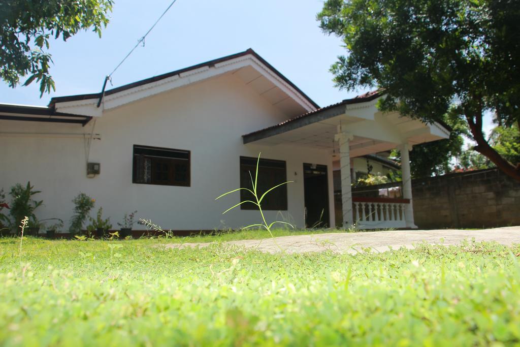 Mirissa White House Hotel Exterior foto