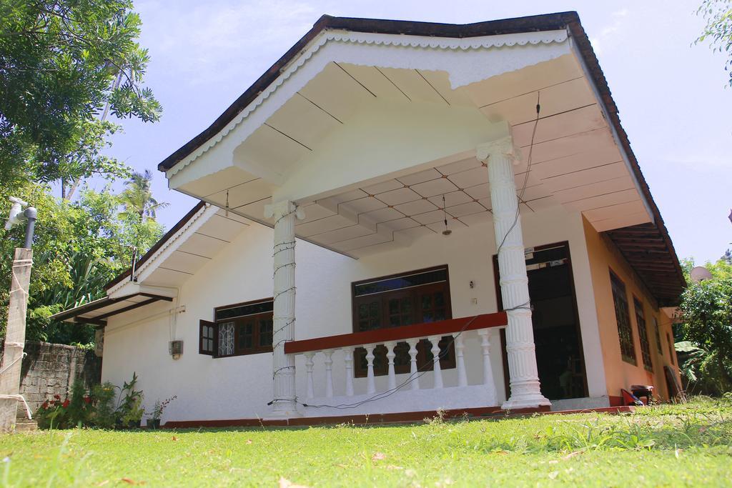 Mirissa White House Hotel Exterior foto